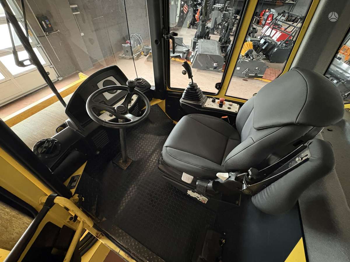 Bomag BW211 D-4, vibrator / compactor