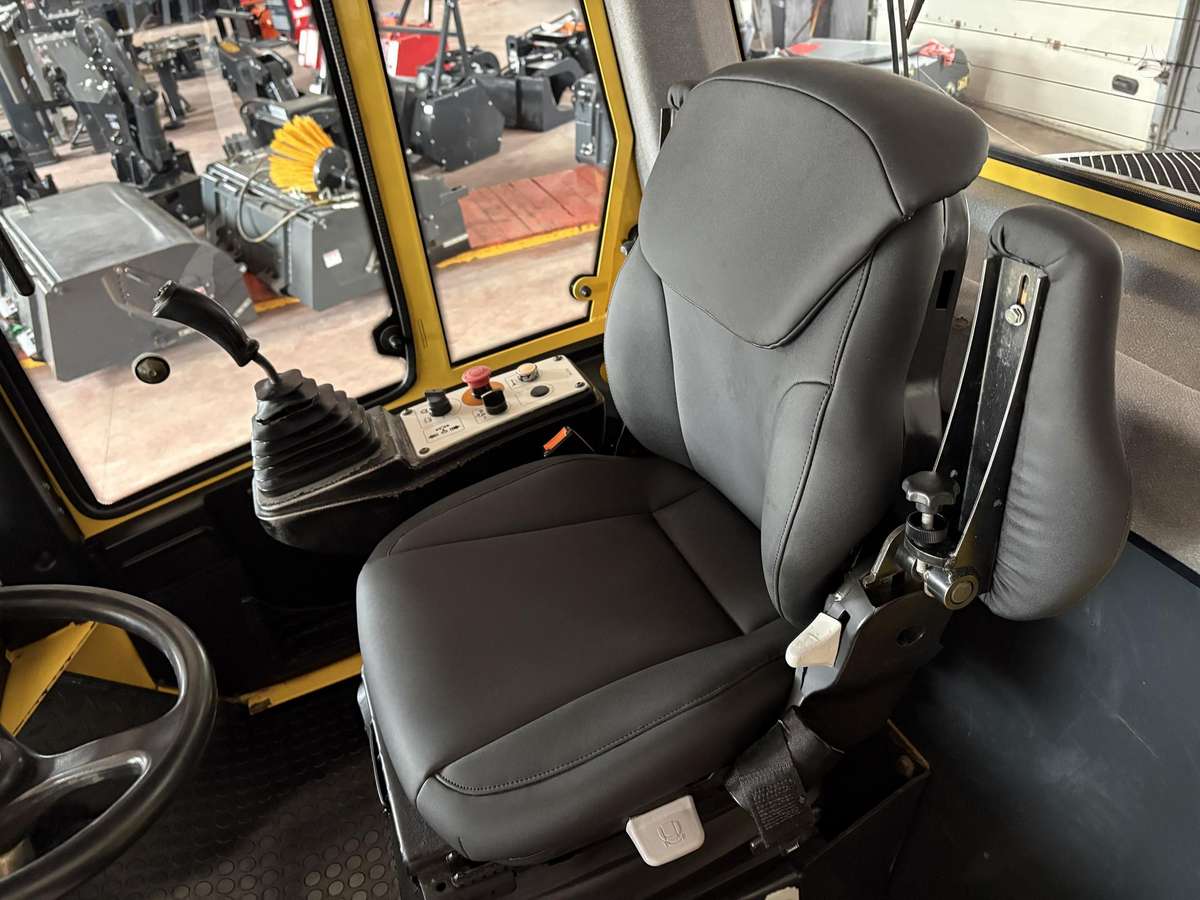 Bomag BW211 D-4, vibrator / compactor