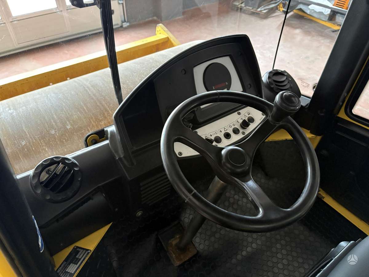 Bomag BW211 D-4, vibrator / compactor