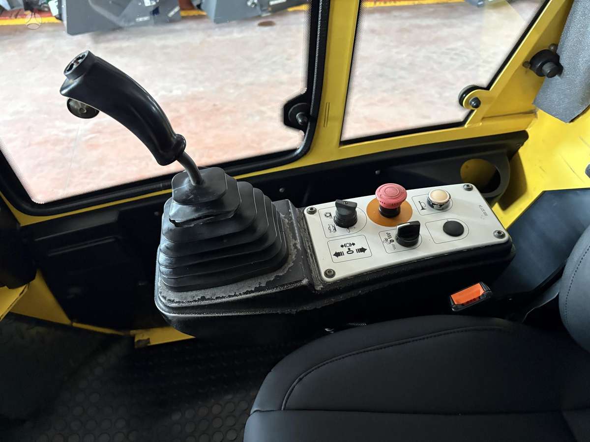 Bomag BW211 D-4, vibrator / compactor