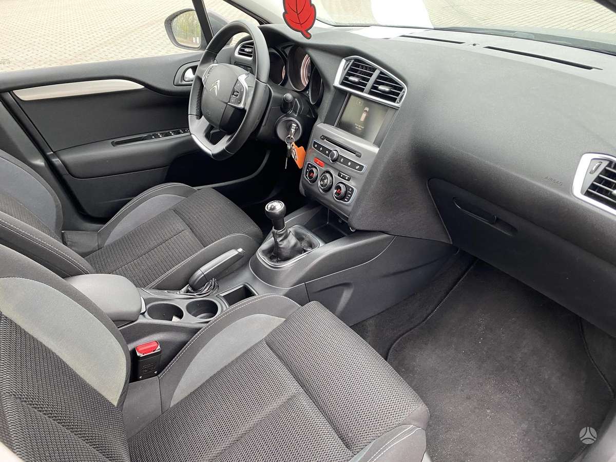 Citroen C4, 1.6 l., hatchback