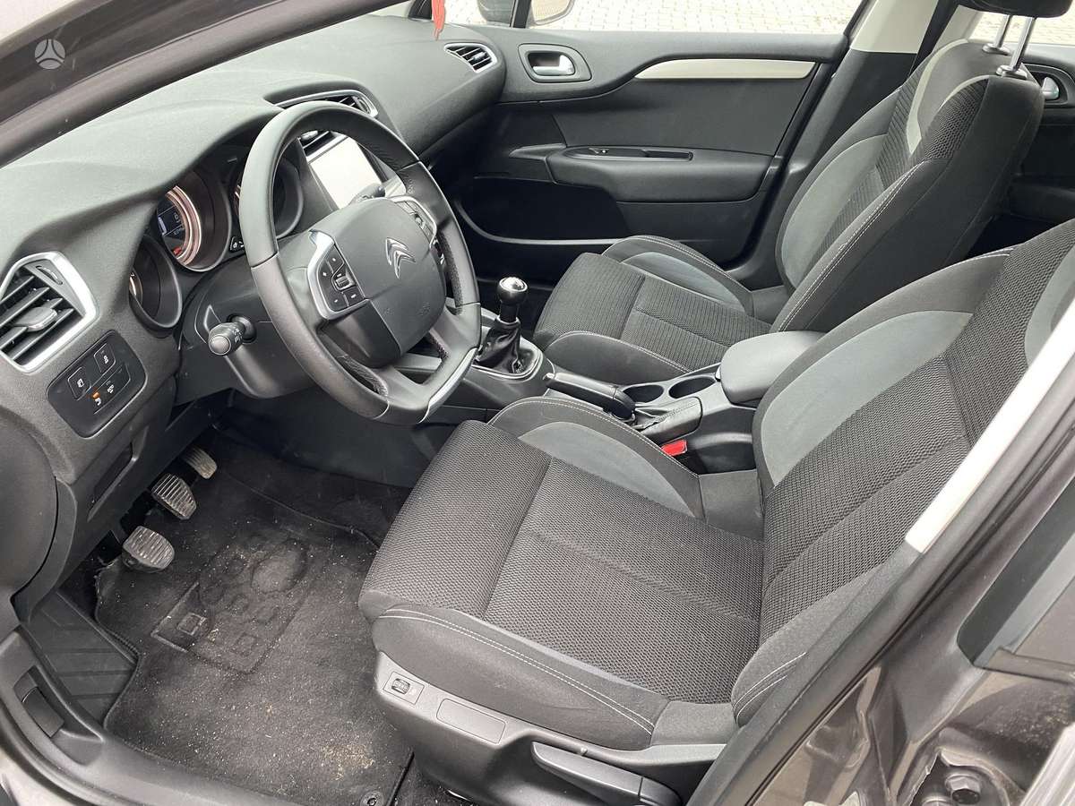 Citroen C4, 1.6 l., hatchback