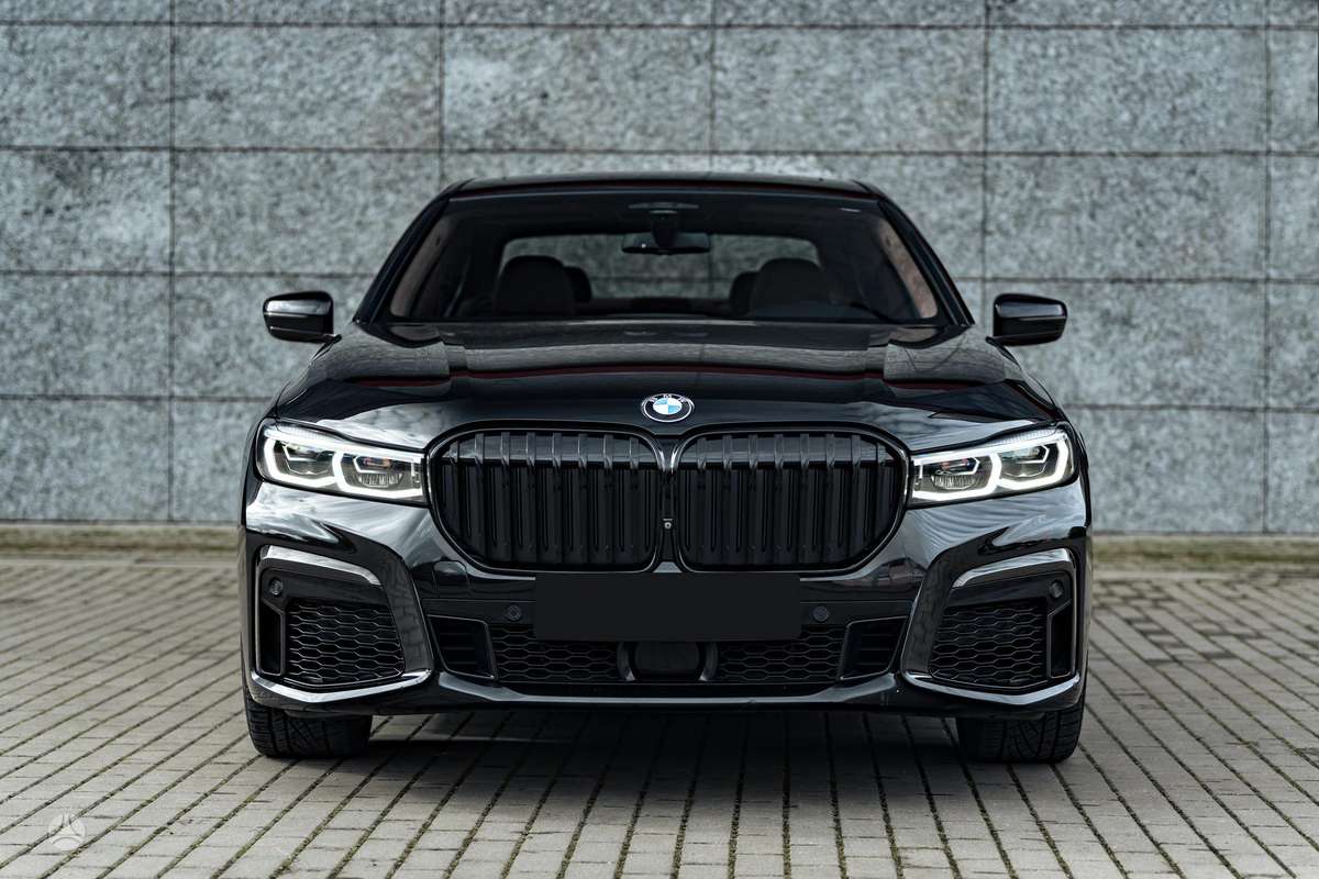 BMW 750, 4.4 l., Седан