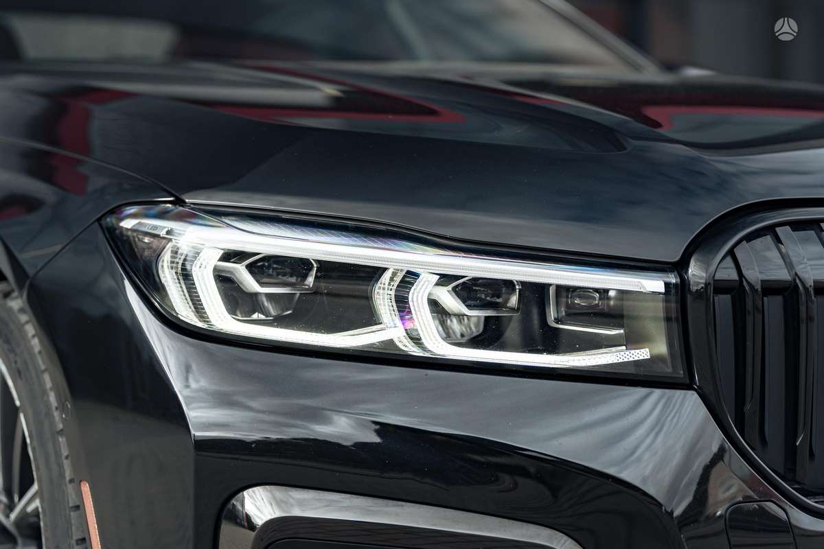 BMW 750, 4.4 l., Седан