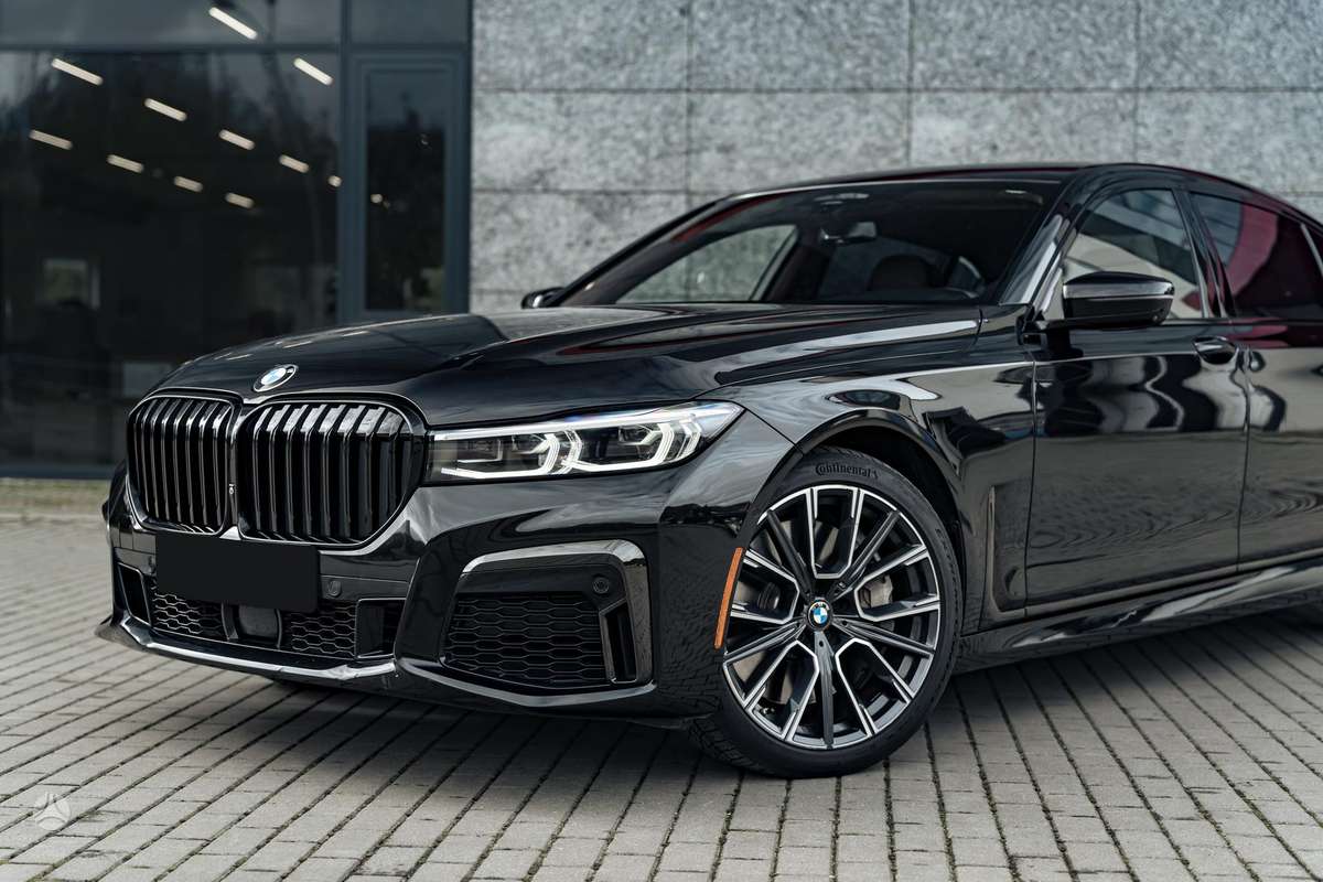 BMW 750, 4.4 l., Седан