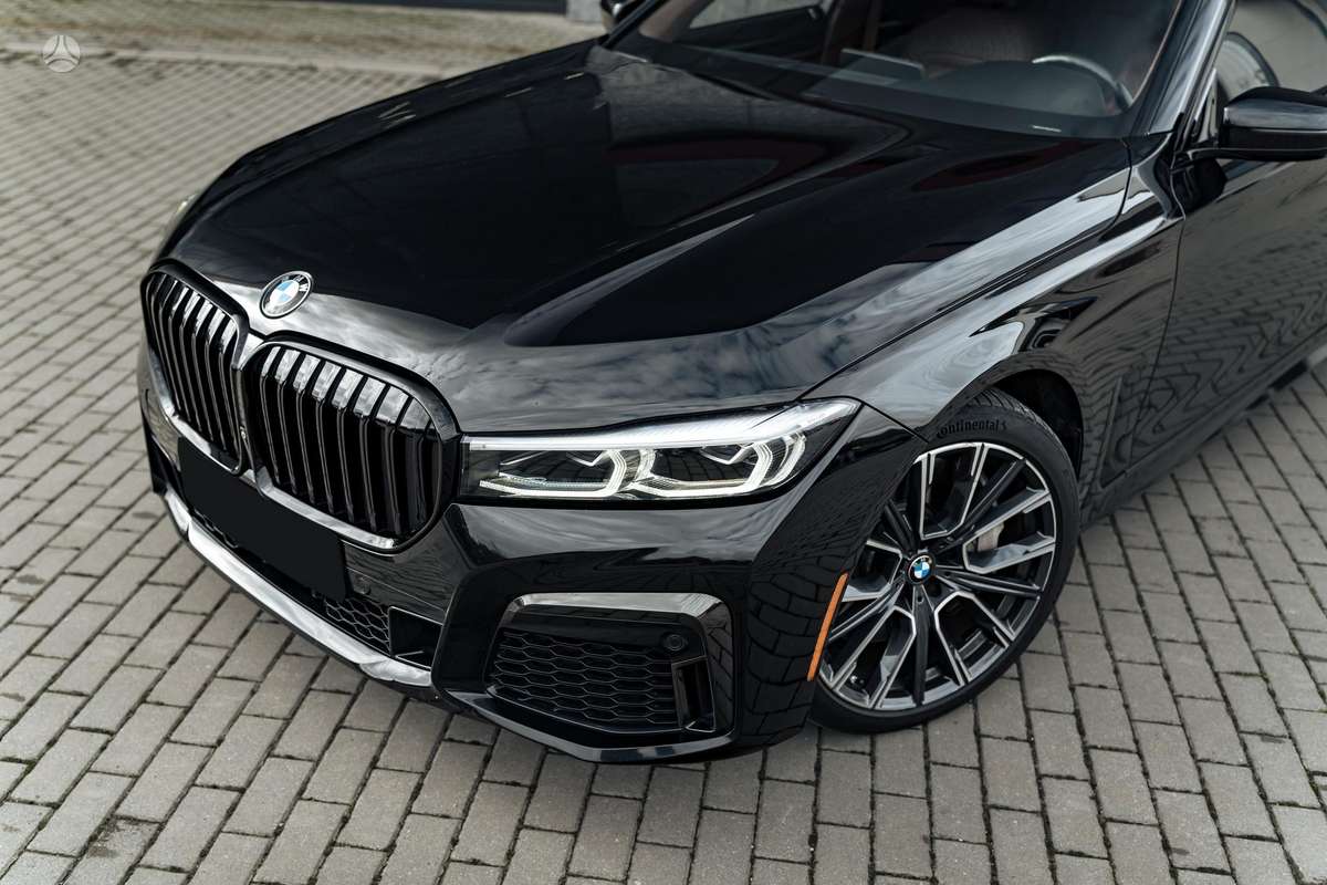 BMW 750, 4.4 l., Седан