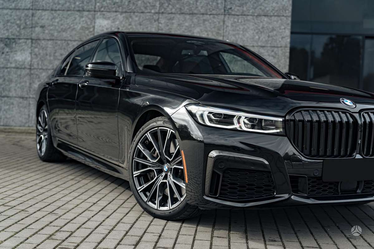 BMW 750, 4.4 l., Седан