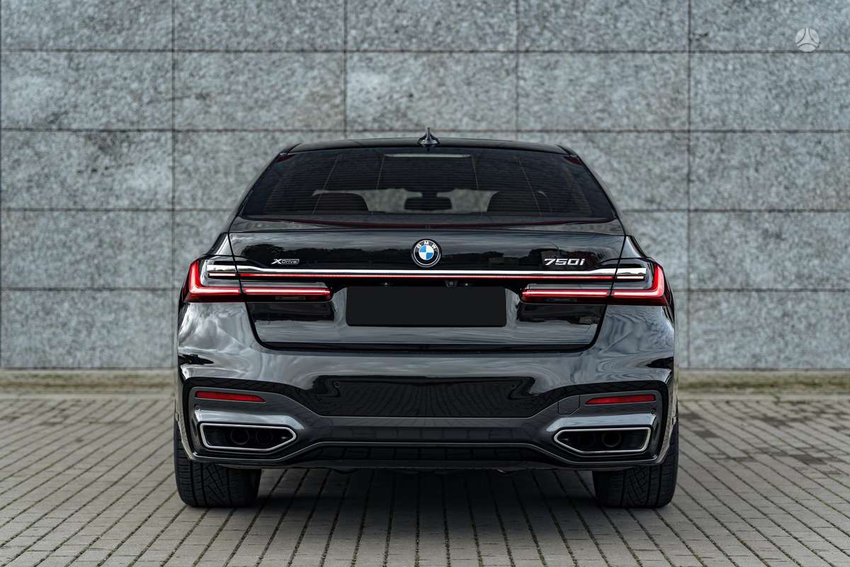 BMW 750, 4.4 l., Седан