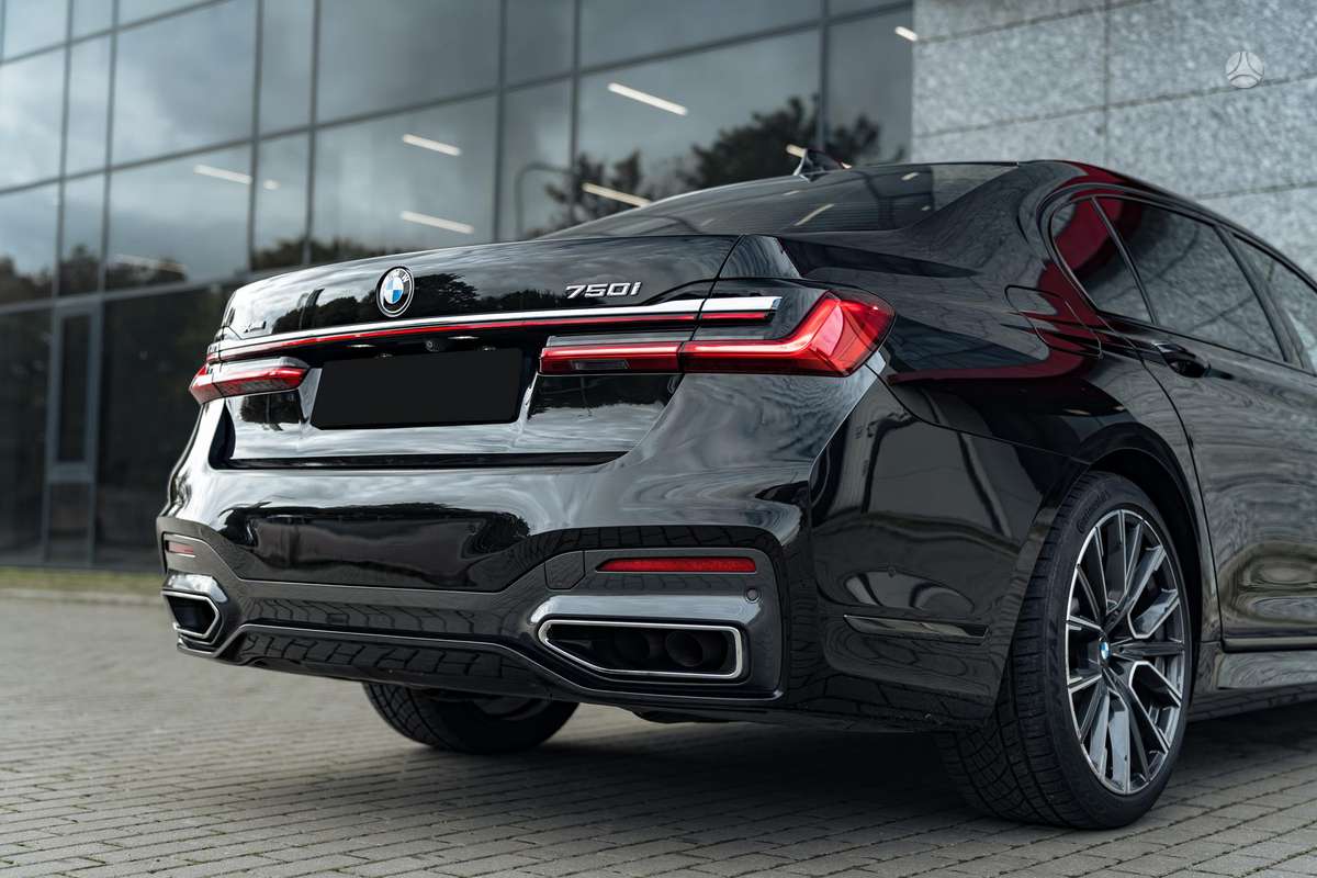 BMW 750, 4.4 l., Седан