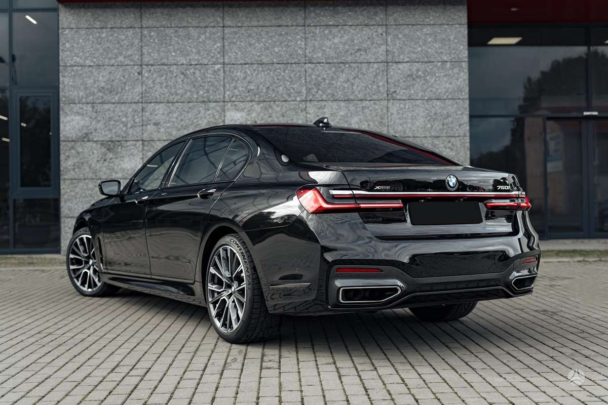 BMW 750, 4.4 l., Седан
