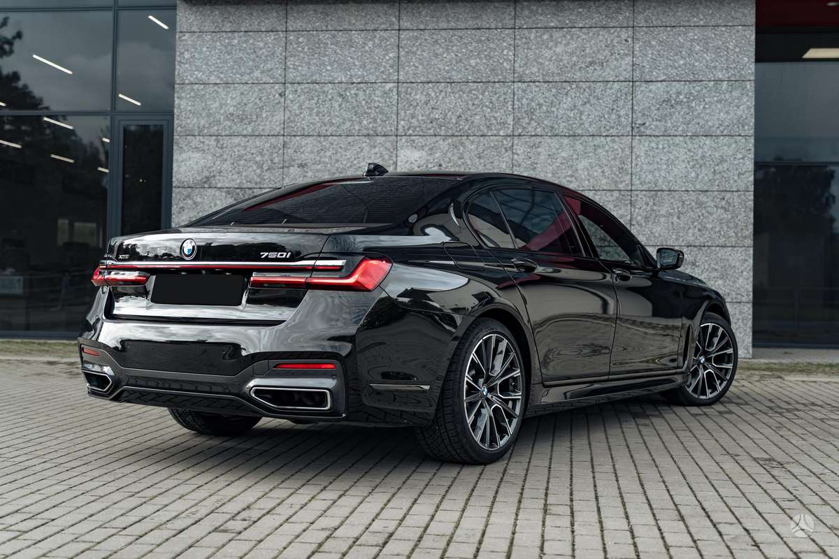 BMW 750, 4.4 l., Седан