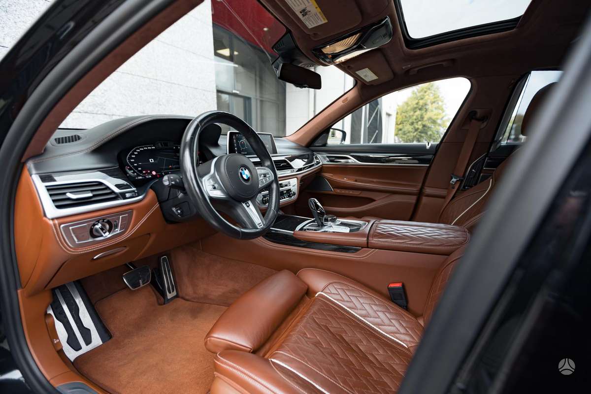 BMW 750, 4.4 l., Седан