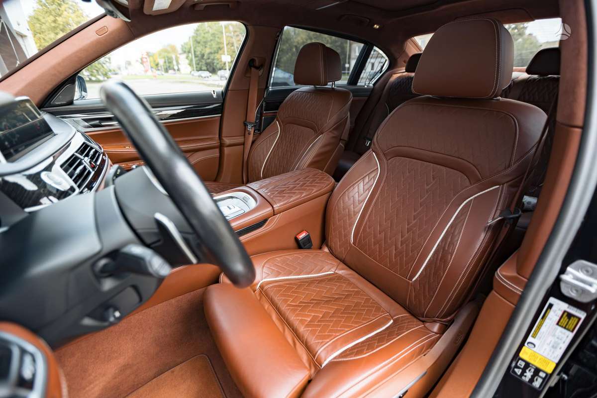BMW 750, 4.4 l., Седан