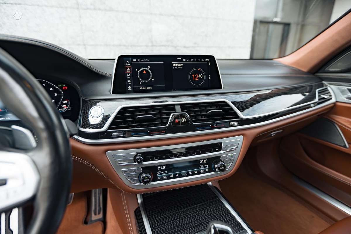 BMW 750, 4.4 l., Седан