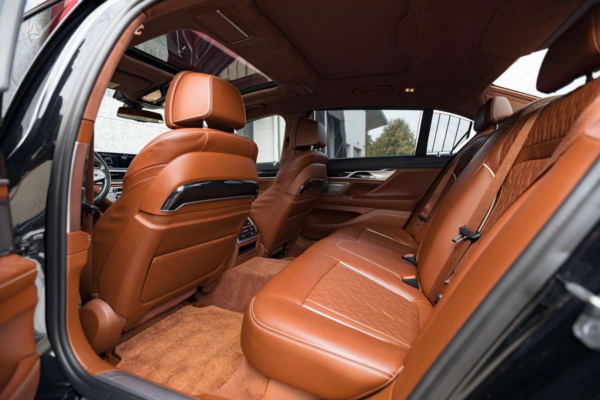 BMW 750, 4.4 l., Седан
