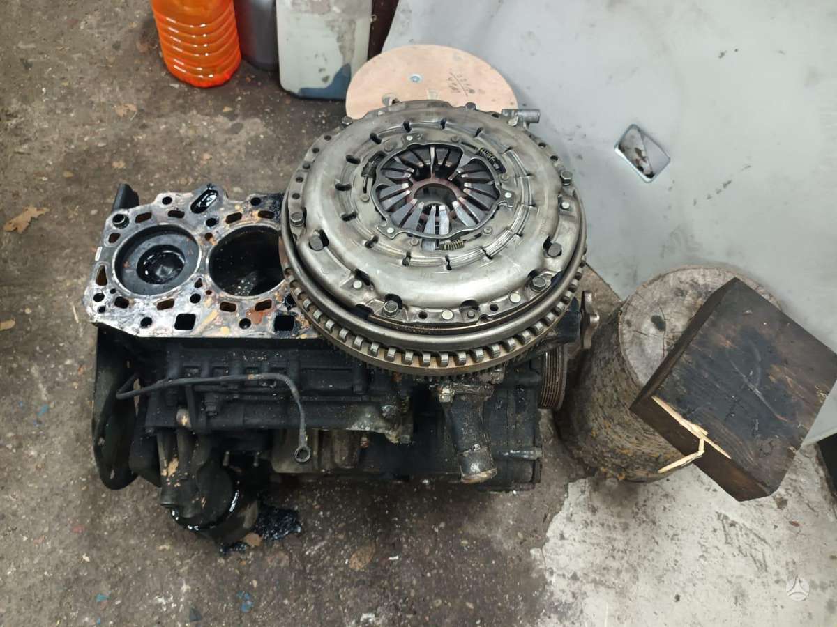 Kia Sorento variklio detalės