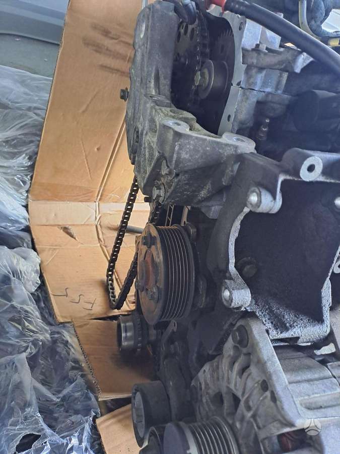 Renault Trafic variklio detalės