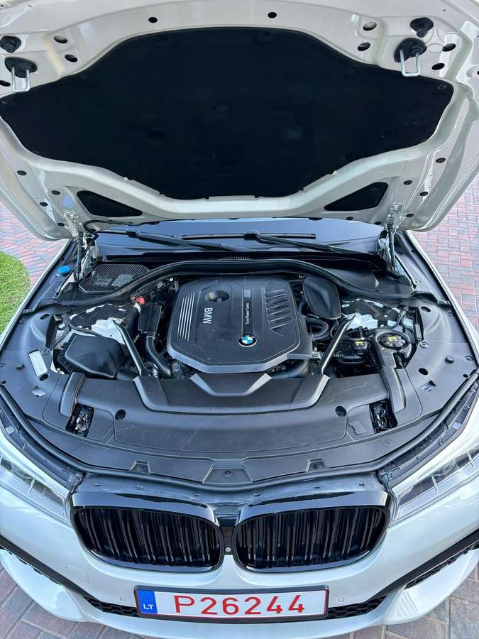 BMW 740, 3.0 l., Седан