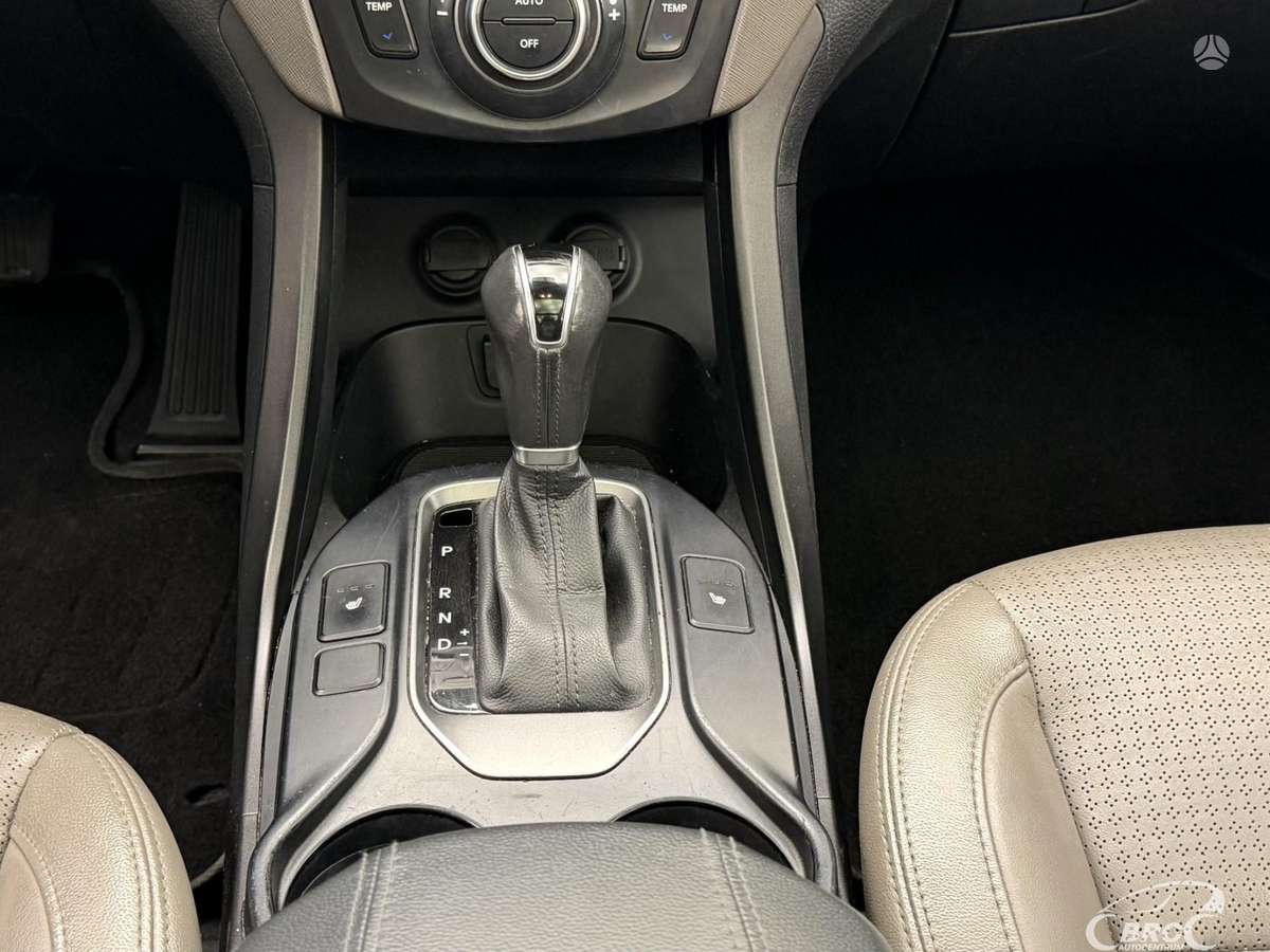 Hyundai Santa Fe, 2.4 l., off-road / crossover