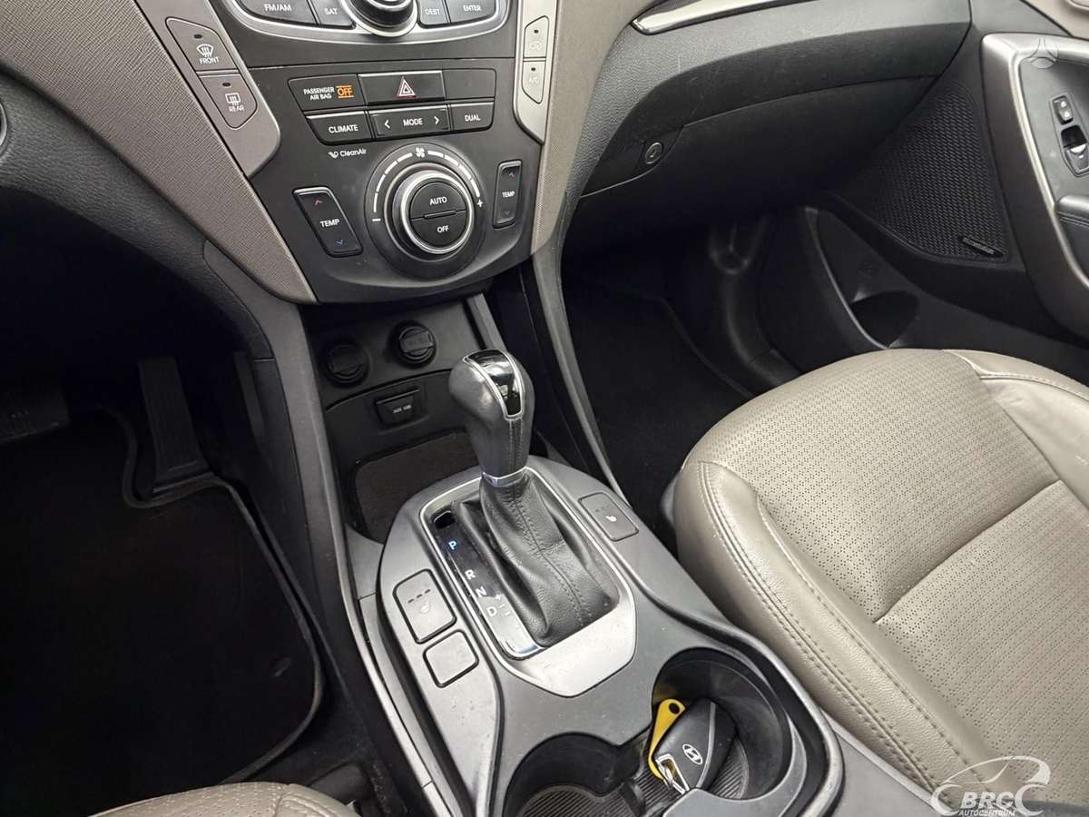 Hyundai Santa Fe, 2.4 l., off-road / crossover