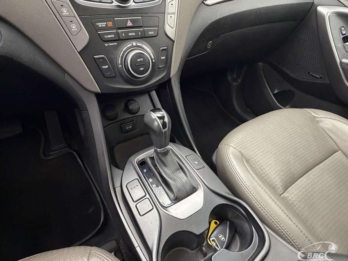 Hyundai Santa Fe, 2.4 l., off-road / crossover