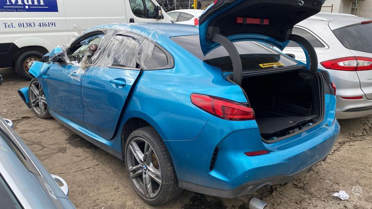 BMW 2 serija dalimis