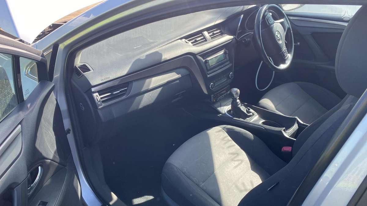 Toyota Avensis по частям