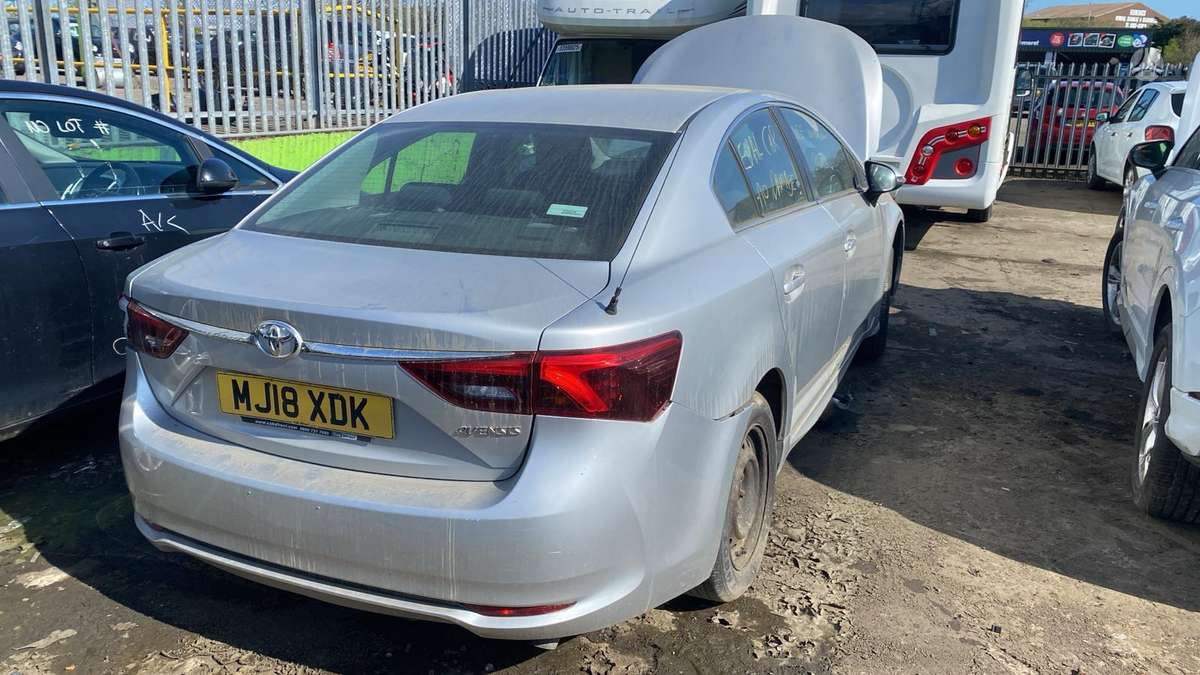 Toyota Avensis dalimis