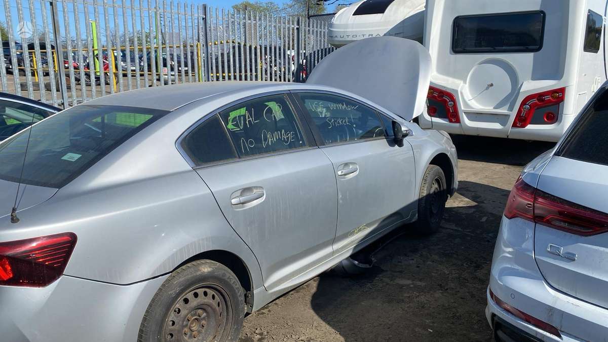 Toyota Avensis по частям