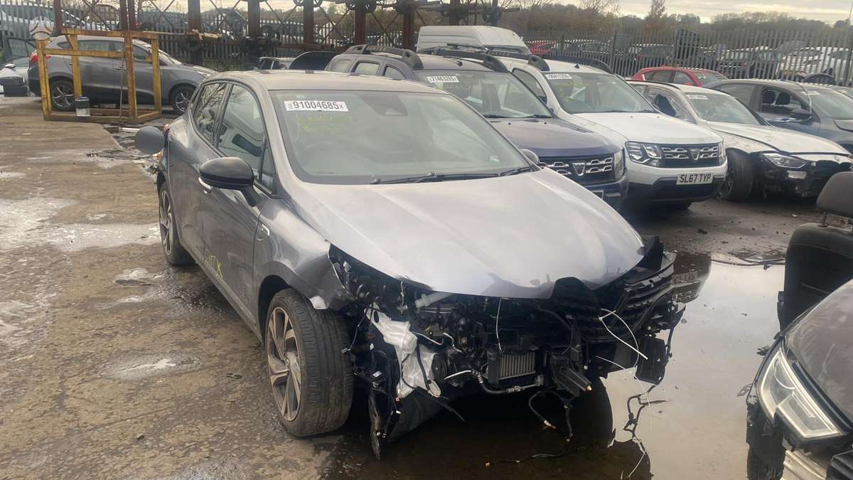 Renault Clio for parts
