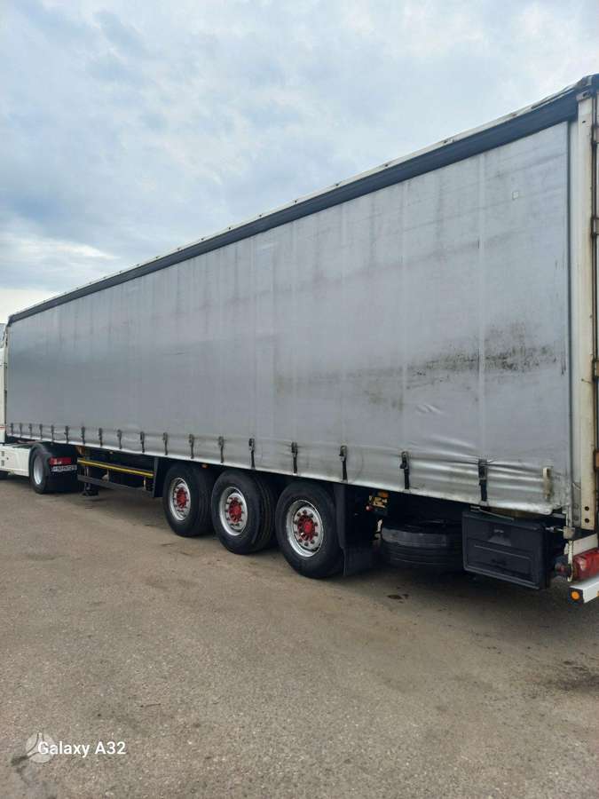 Schmitz SCS 24, užuolaidinės / tentinės