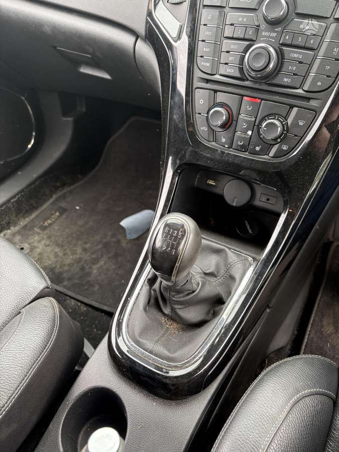 Opel Astra dalimis. Metalynas rrr