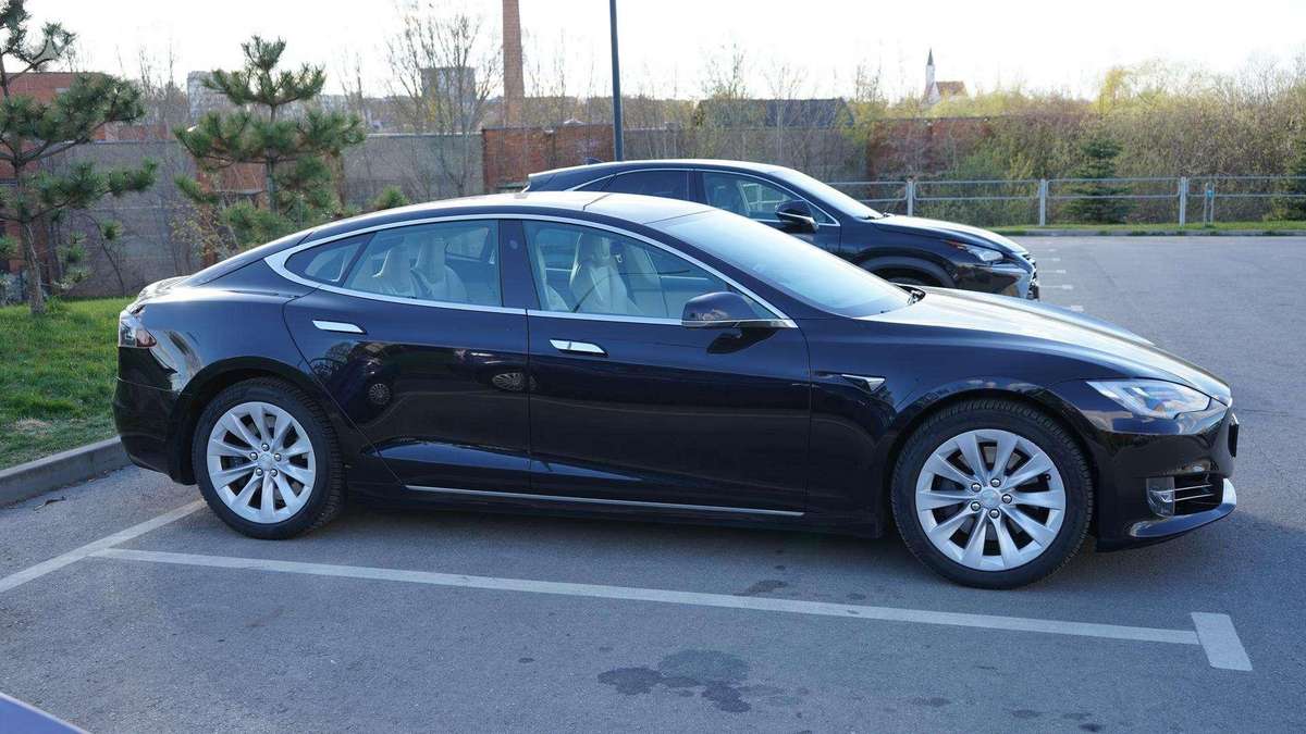 Tesla Model S, 75 kWh, hečbekas