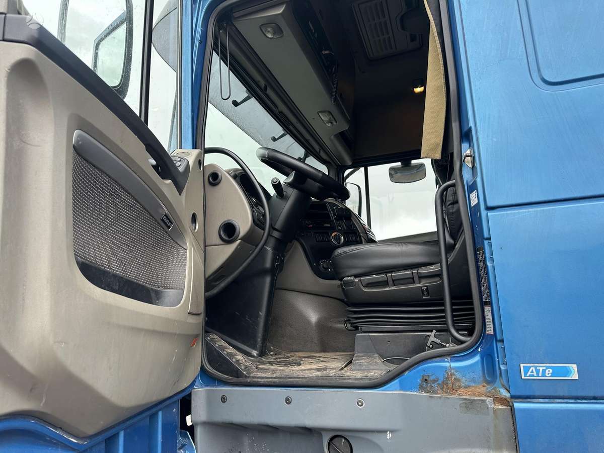 DAF XF 105.460 ATE VERY good retarder, double sleeper