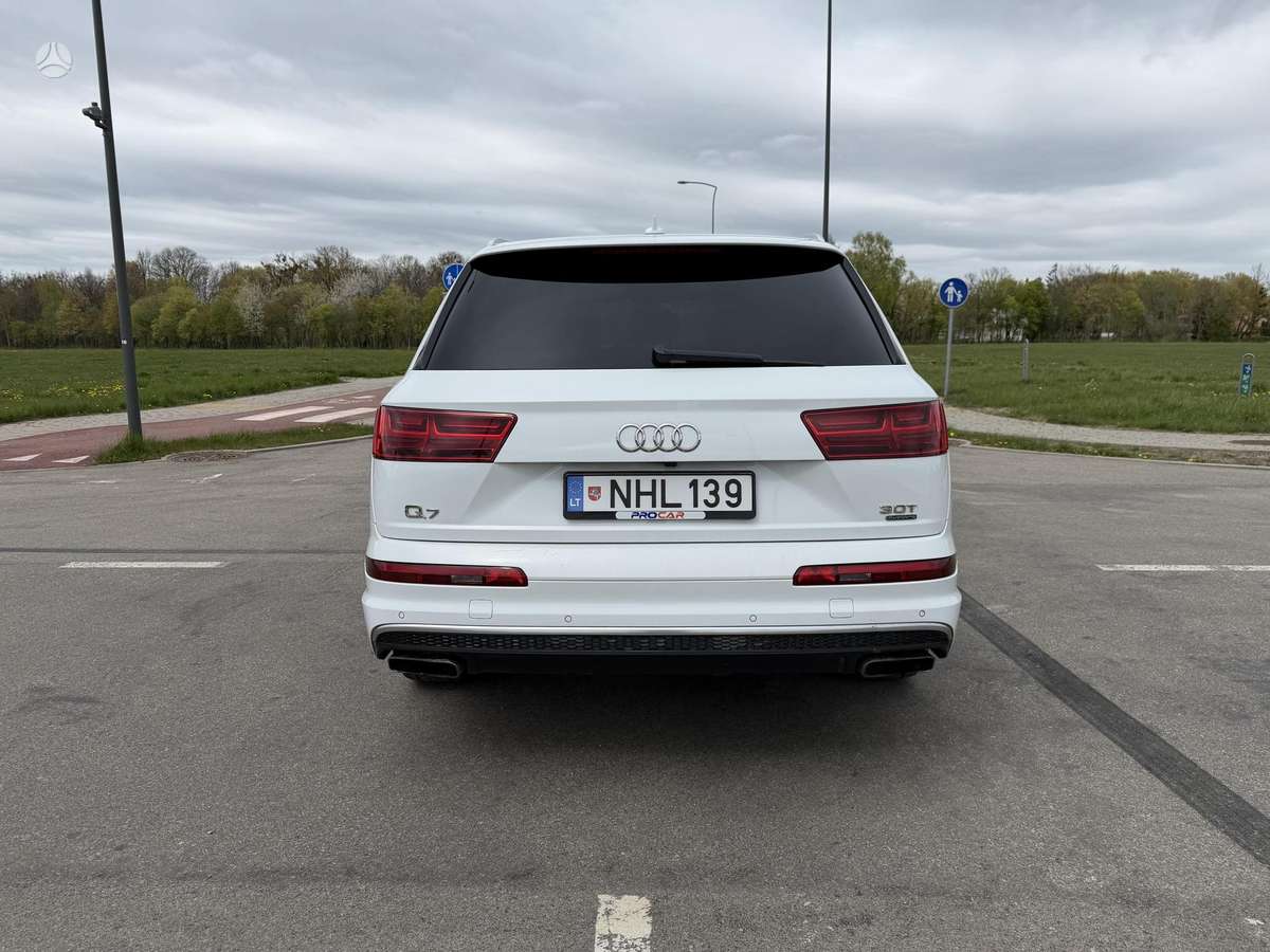 Audi Q7, 3.0 l., off-road / crossover