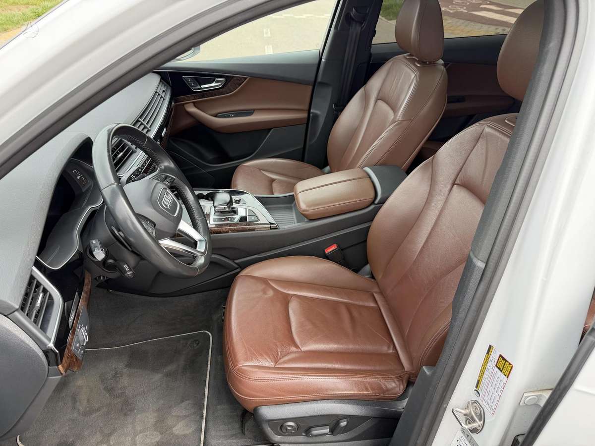 Audi Q7, 3.0 l., off-road / crossover