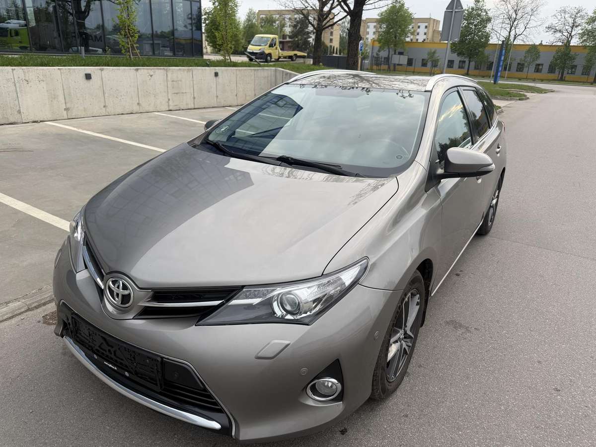 Toyota Auris, 2.0 l., Универсал