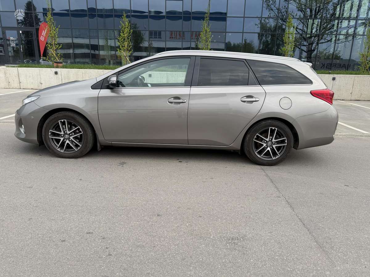 Toyota Auris, 2.0 l., Универсал