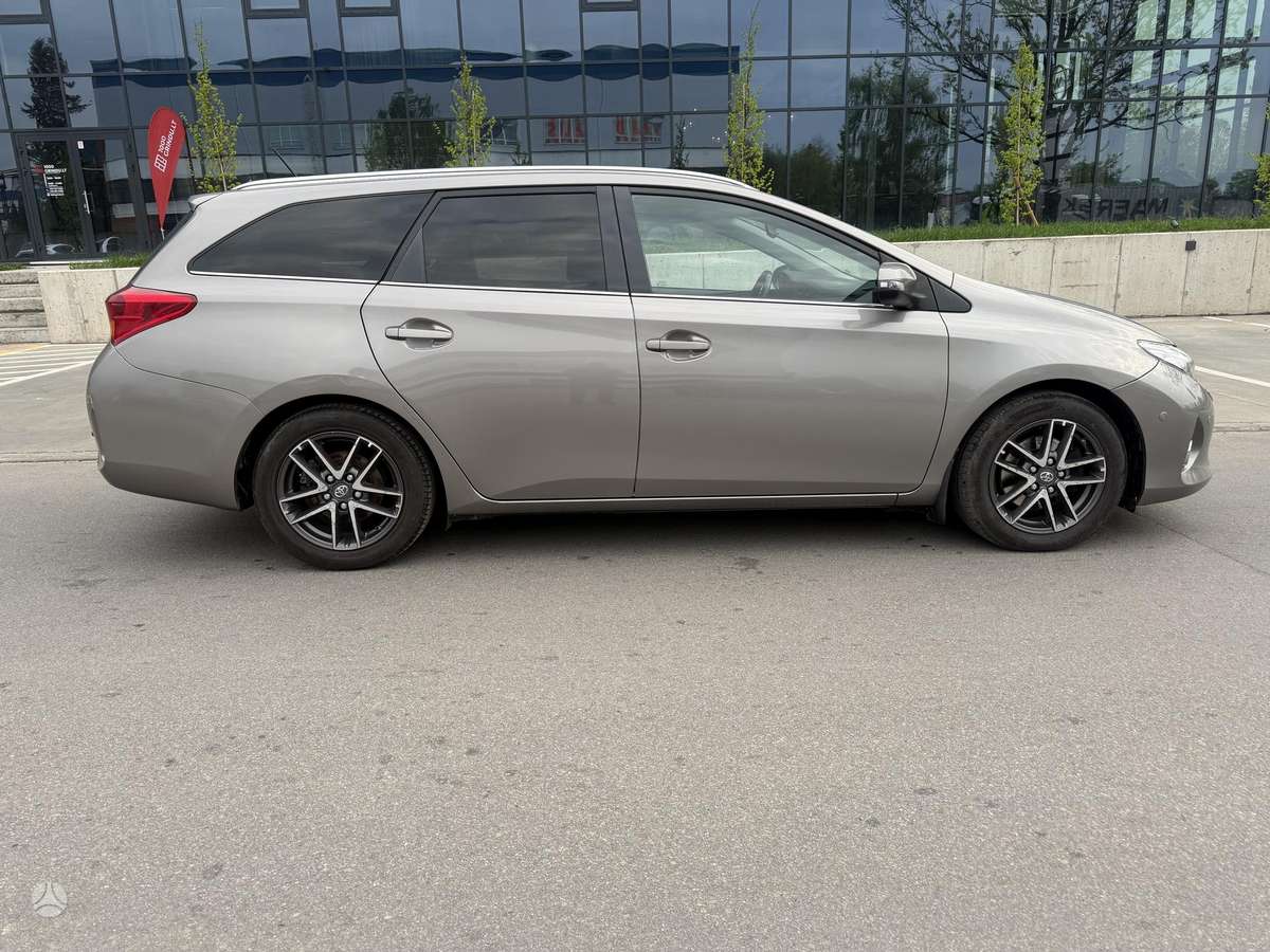 Toyota Auris, 2.0 l., Универсал