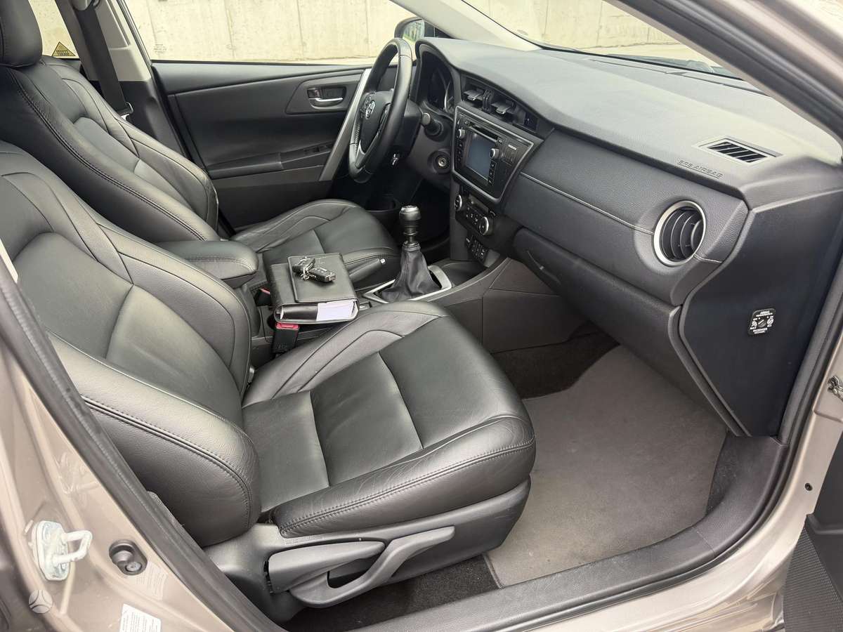 Toyota Auris, 2.0 l., Универсал