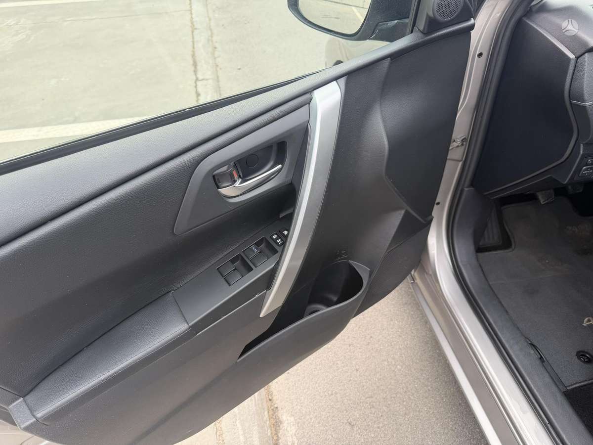 Toyota Auris, 2.0 l., Универсал