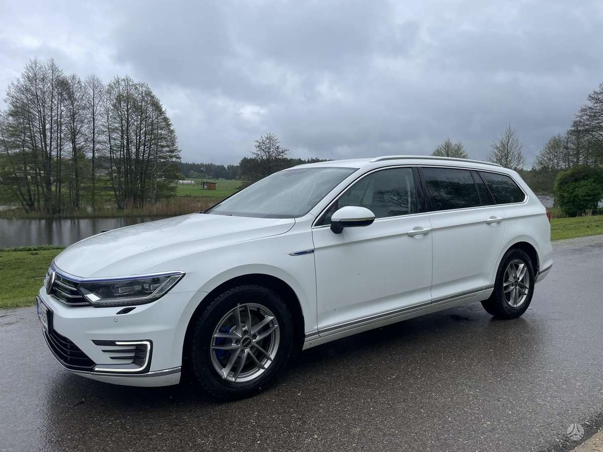 Volkswagen Passat - 2