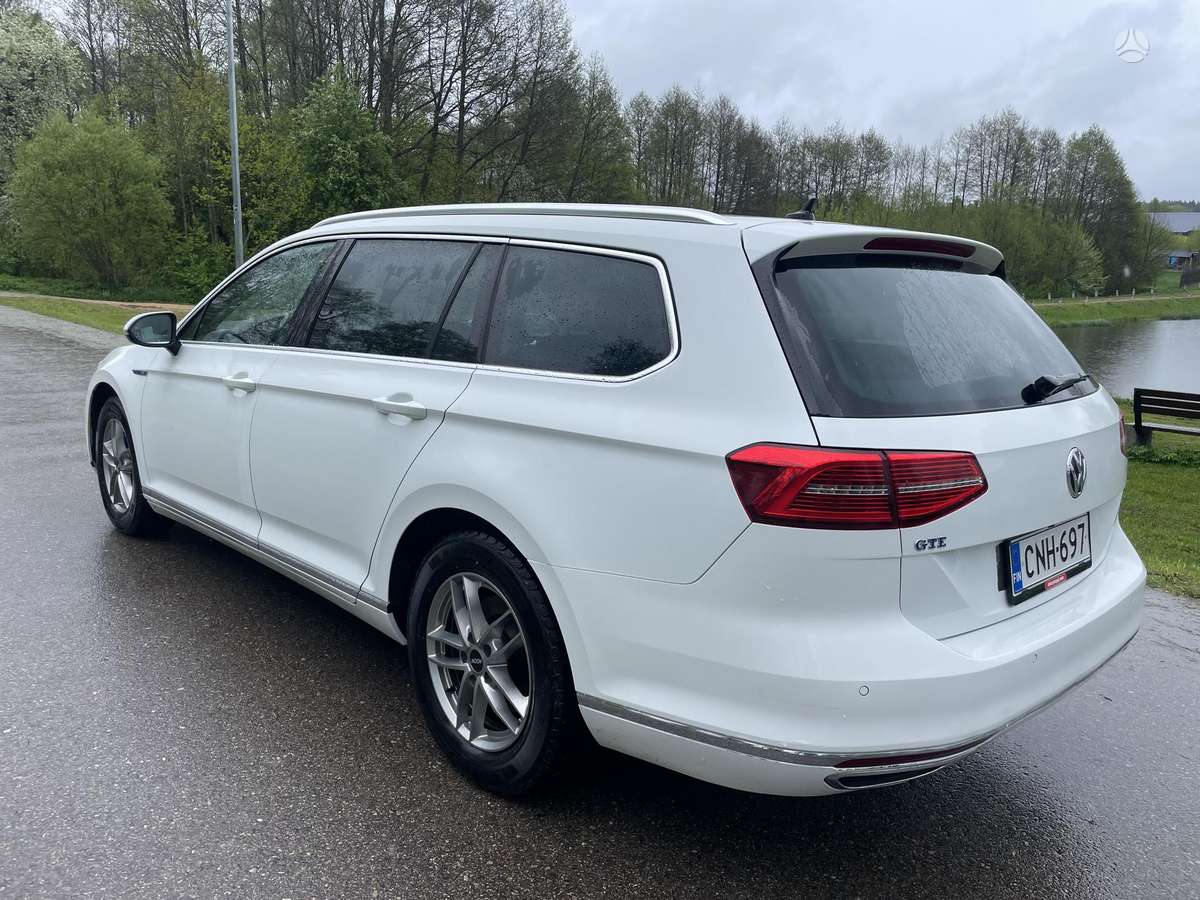 Volkswagen Passat - 4