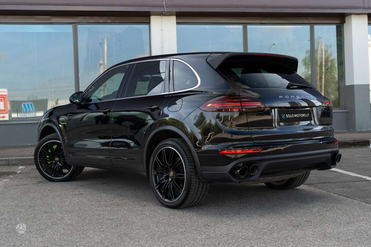 Porsche Cayenne - 4