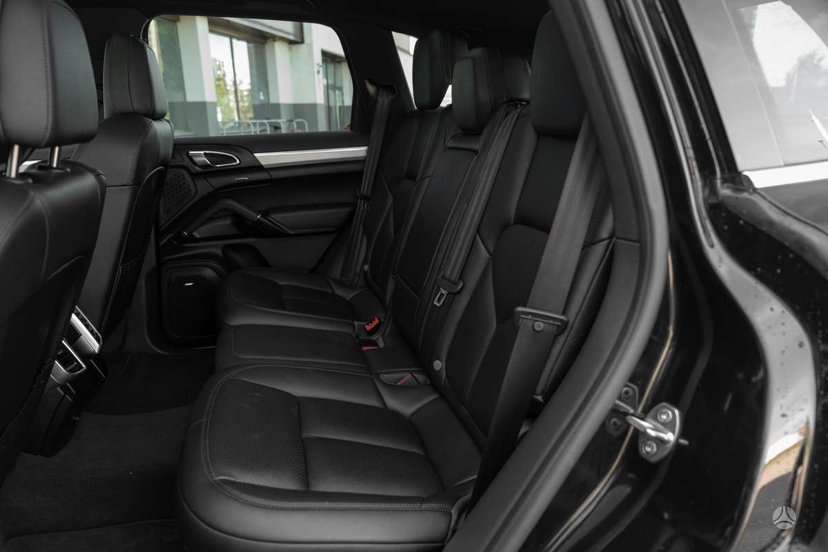 Porsche Cayenne - 11