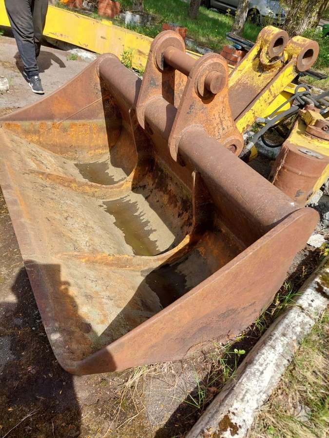 Kobelco 210, экскаваторы