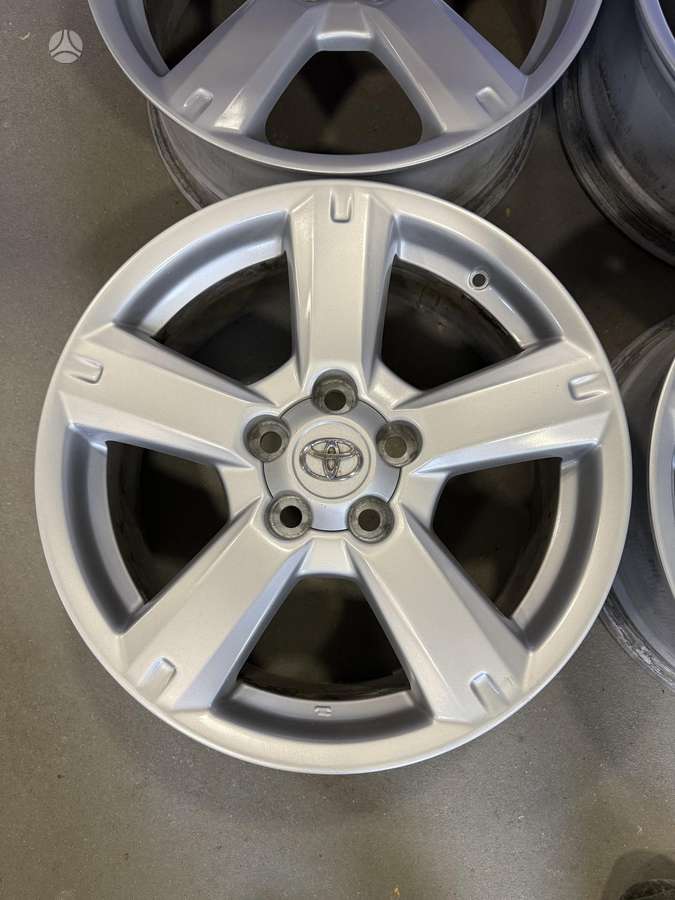 Toyota, lengvojo lydinio, R17
