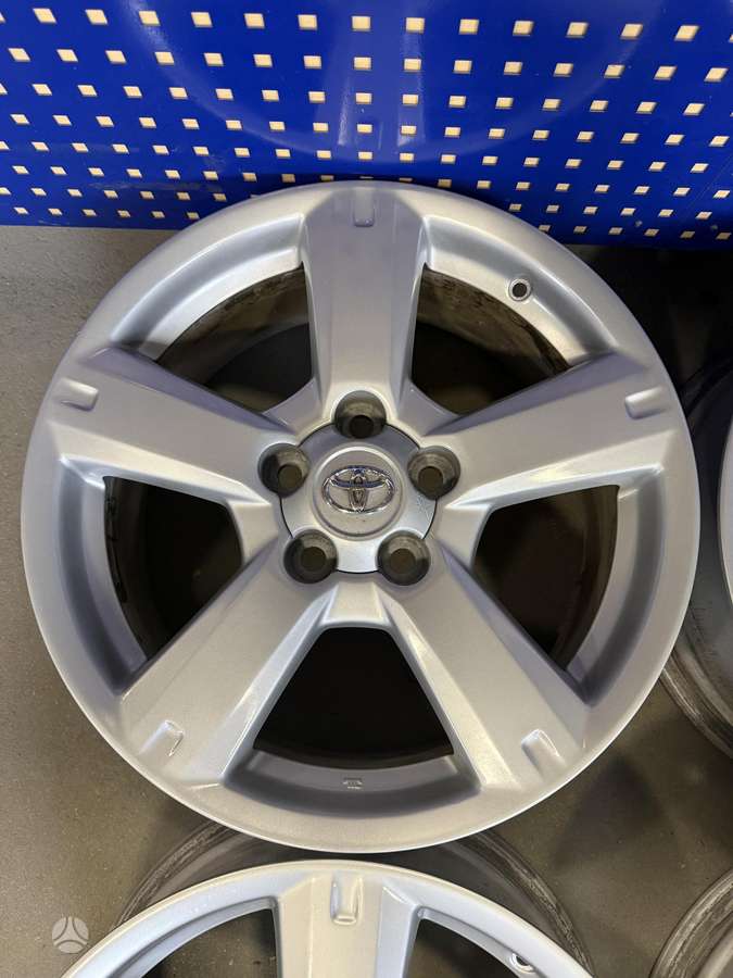 Toyota, lengvojo lydinio, R17