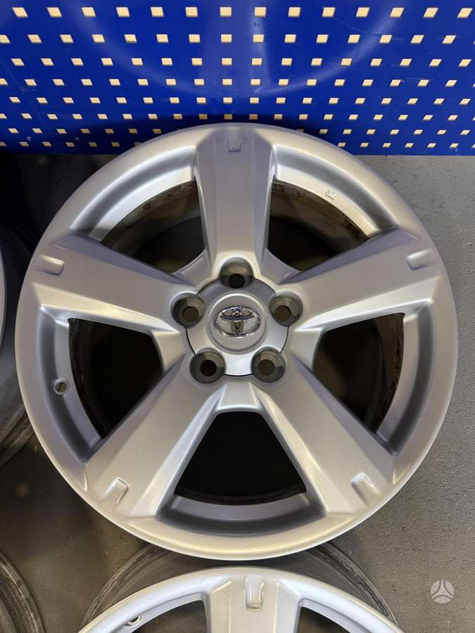 Toyota, lengvojo lydinio, R17