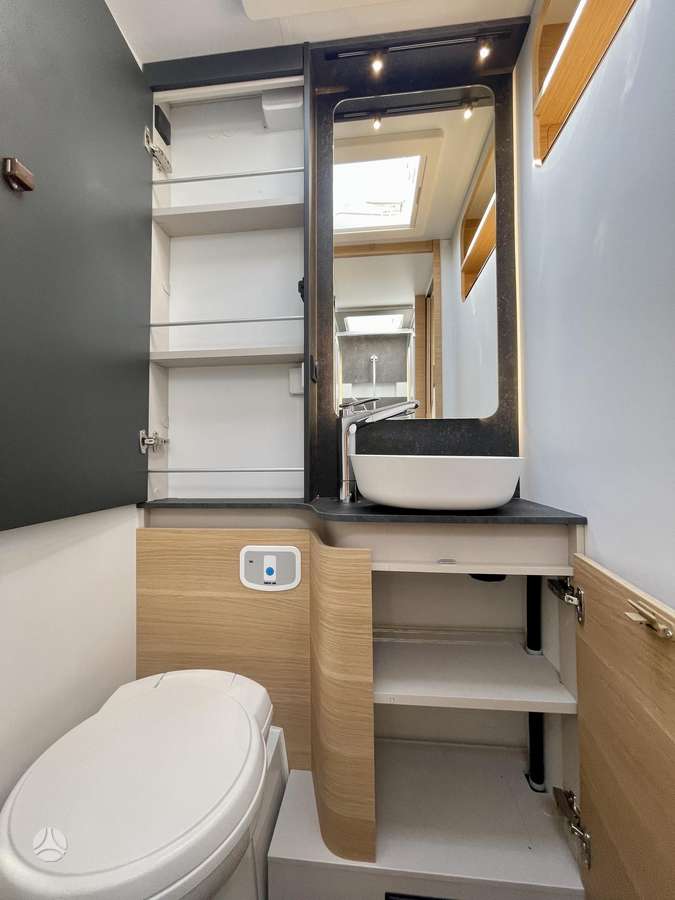 Adria Sonic Plus 700SL Automatas, campers